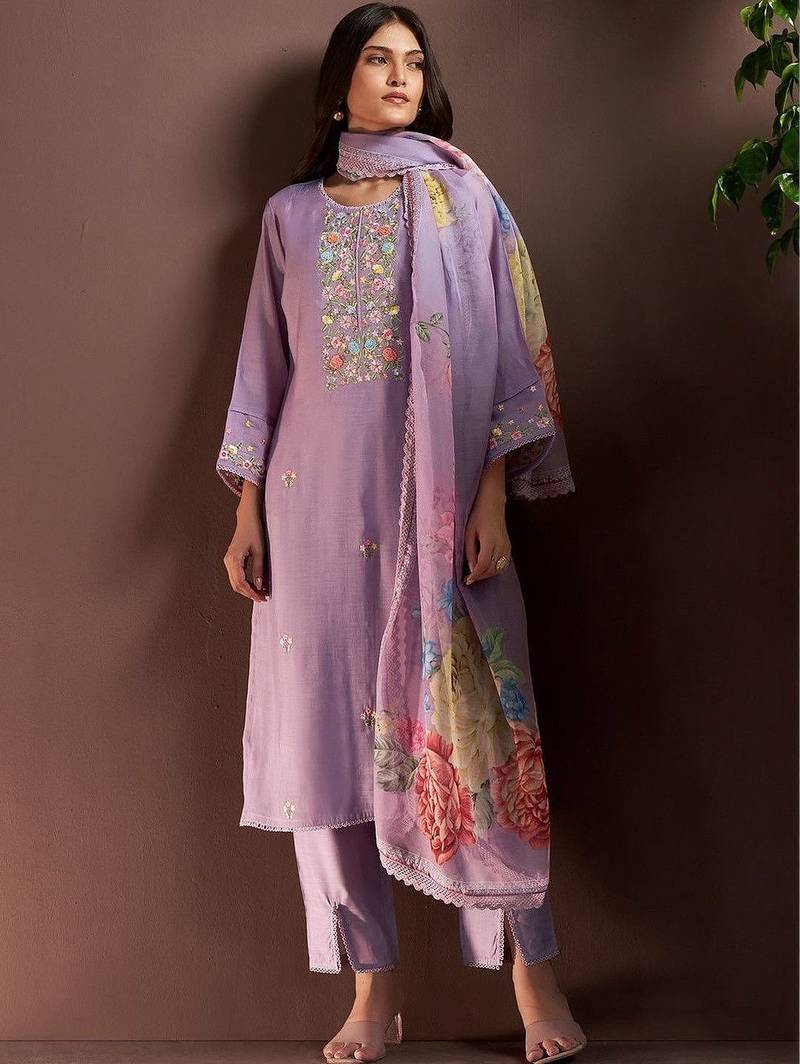 Women Floral Embroidered Regular Thread Work Kurta with Trousers & With Dupatta
