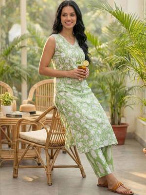 Women Floral Printed Regular Pure Cotton Kurta with Trousers & With Dupatta 4