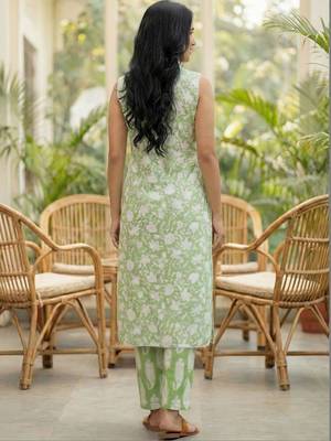 Women Floral Printed Regular Pure Cotton Kurta with Trousers & With Dupatta 6