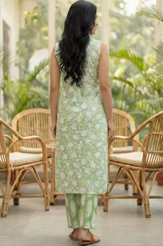 Women Floral Printed Regular Pure Cotton Kurta with Trousers & With Dupatta