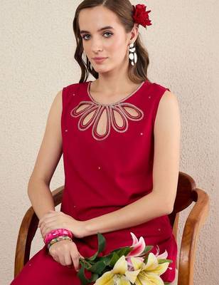 Women Embroidered Regular Thread Work Kurta with Trousers 5