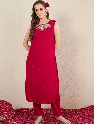 Women Embroidered Regular Thread Work Kurta with Trousers 6