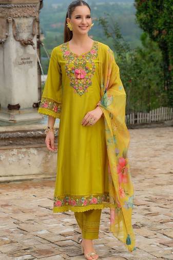 Women Floral Embroidered Regular Thread Work Kurta with Trousers & With Dupatta