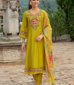 Women Floral Embroidered Regular Thread Work Kurta with Trousers & With Dupatta