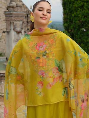 Women Floral Embroidered Regular Thread Work Kurta with Trousers & With Dupatta 3