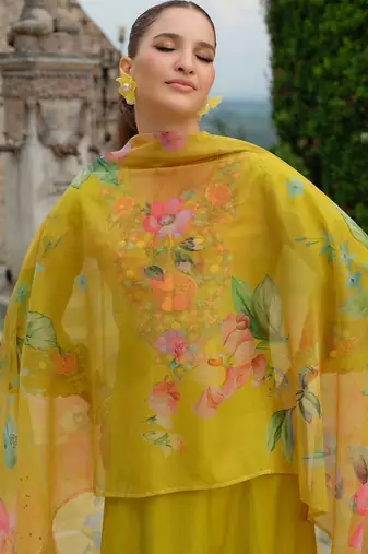 Women Floral Embroidered Regular Thread Work Kurta with Trousers & With Dupatta