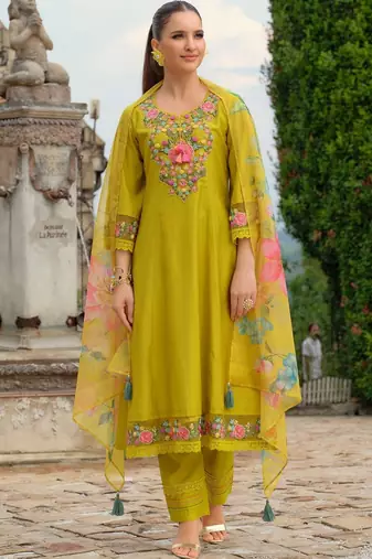 Women Floral Embroidered Regular Thread Work Kurta with Trousers & With Dupatta
