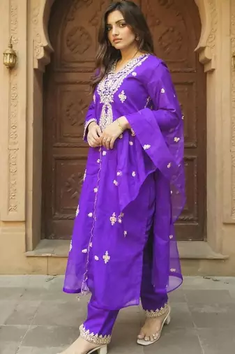 Women Ethnic Motifs Embroidered Regular Kurta with Trousers & With Dupatta