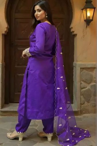 Women Ethnic Motifs Embroidered Regular Kurta with Trousers & With Dupatta