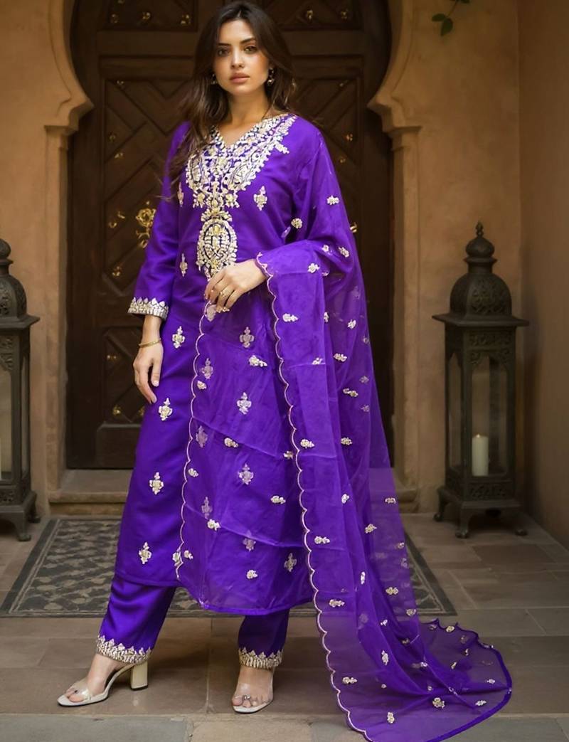 Women Ethnic Motifs Embroidered Regular Kurta with Trousers & With Dupatta