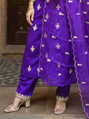 Women Ethnic Motifs Embroidered Regular Kurta with Trousers & With Dupatta 4