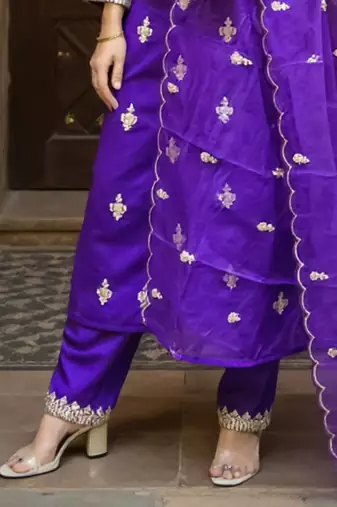 Women Ethnic Motifs Embroidered Regular Kurta with Trousers & With Dupatta