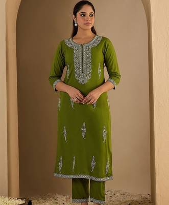 Women Ethnic Motifs Embroidered Regular Thread Work Kurta with Trousers 1