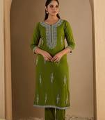 Women Ethnic Motifs Embroidered Regular Thread Work Kurta with Trousers