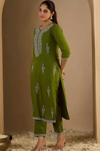 Women Ethnic Motifs Embroidered Regular Thread Work Kurta with Trousers