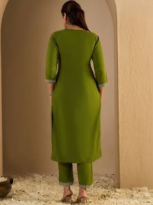 Women Ethnic Motifs Embroidered Regular Thread Work Kurta with Trousers 4