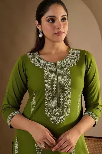 Women Ethnic Motifs Embroidered Regular Thread Work Kurta with Trousers