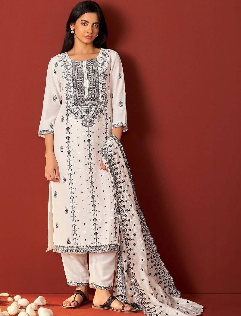 Women Ethnic Motifs Printed Regular Kurta with Trousers & With Dupatta