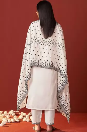 Women Ethnic Motifs Printed Regular Kurta with Trousers & With Dupatta