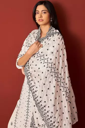 Women Ethnic Motifs Printed Regular Kurta with Trousers & With Dupatta