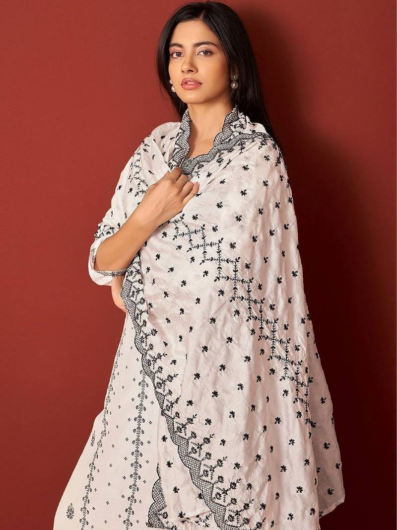 Women Ethnic Motifs Printed Regular Kurta with Trousers & With Dupatta