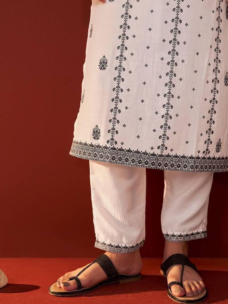 Women Ethnic Motifs Printed Regular Kurta with Trousers & With Dupatta