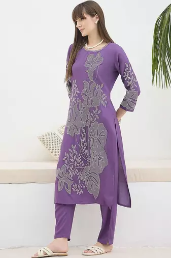 Women Floral Embroidered Regular Kurta with Trousers