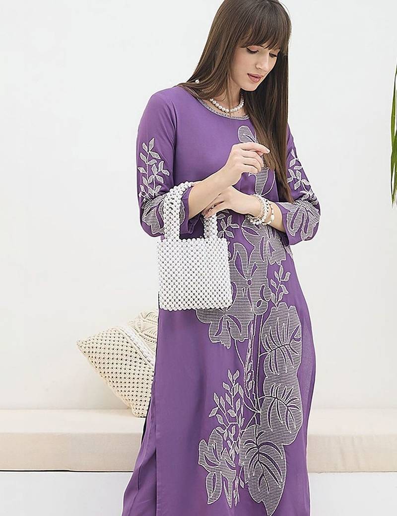 Women Floral Embroidered Regular Kurta with Trousers