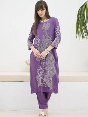 Women Floral Embroidered Regular Kurta with Trousers 6