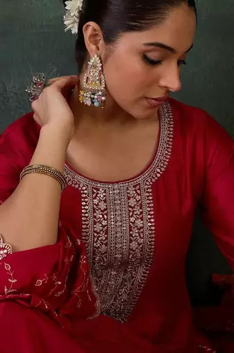 Women Ethnic Motifs Embroidered Regular Kurta with Trousers & With Dupatta