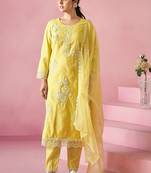 Women Floral Embroidered Regular Thread Work Kurta with Trousers & With Dupatta