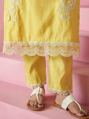 Women Floral Embroidered Regular Thread Work Kurta with Trousers & With Dupatta 5
