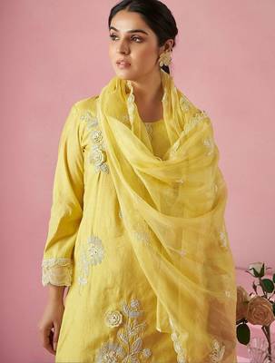 Women Floral Embroidered Regular Thread Work Kurta with Trousers & With Dupatta 6