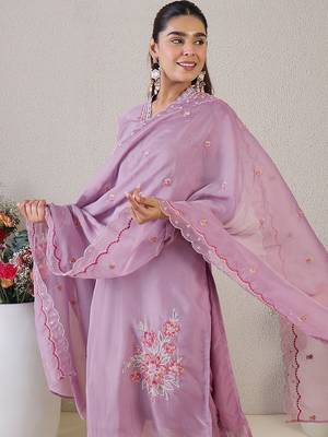 Women Floral Embroidered Regular Thread Work Kurta with Trousers & With Dupatta 4
