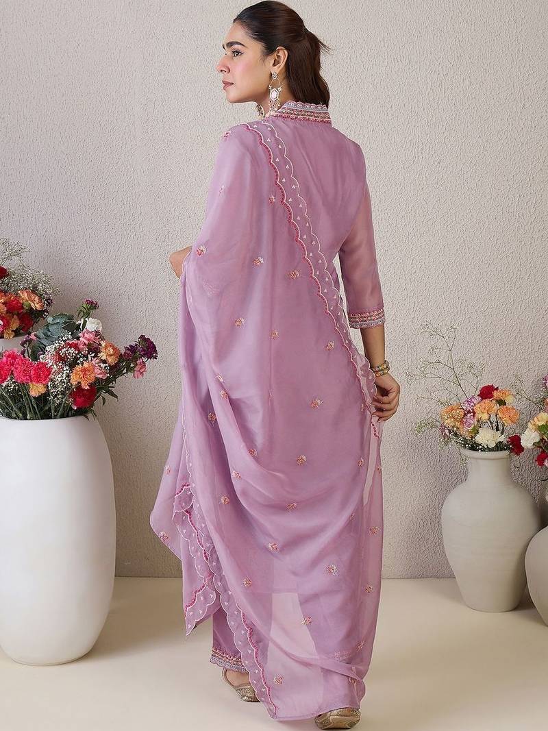 Women Floral Embroidered Regular Thread Work Kurta with Trousers & With Dupatta