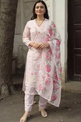 Women Floral Embroidered Regular Thread Work Kurta with Trousers & With Dupatta