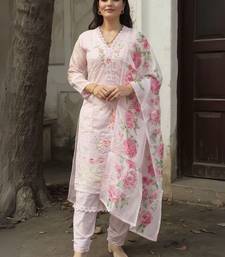 Women Floral Embroidered Regular Thread Work Kurta with Trousers & With Dupatta