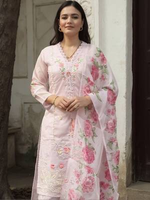 Women Floral Embroidered Regular Thread Work Kurta with Trousers & With Dupatta 2