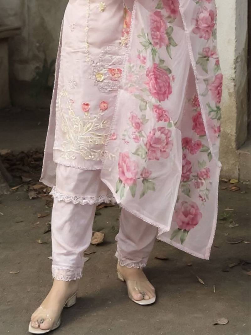 Women Floral Embroidered Regular Thread Work Kurta with Trousers & With Dupatta