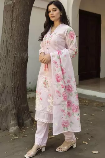 Women Floral Embroidered Regular Thread Work Kurta with Trousers & With Dupatta
