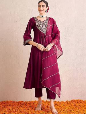 Women Ethnic Motifs Embroidered Regular Liva Kurta with Trousers & With Dupatta 1