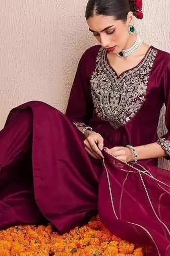 Women Ethnic Motifs Embroidered Regular Liva Kurta with Trousers & With Dupatta