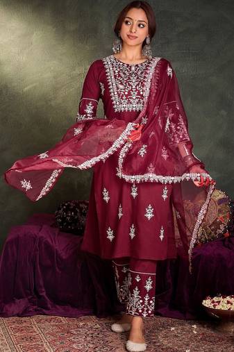 Women Ethnic Motifs Embroidered Regular Thread Work Kurta with Trousers & With Dupatta