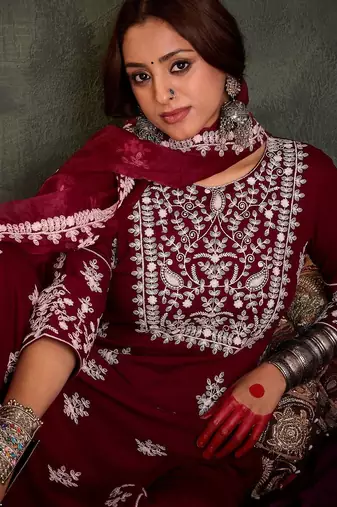 Women Ethnic Motifs Embroidered Regular Thread Work Kurta with Trousers & With Dupatta