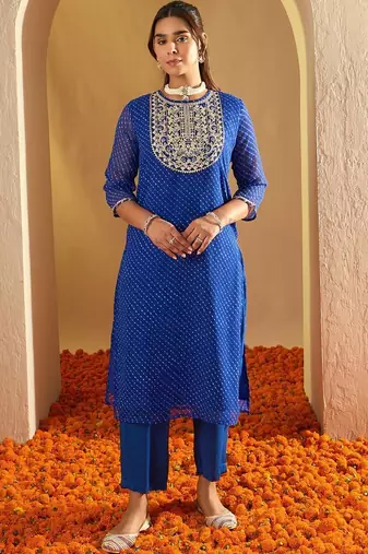 Ethnic Motifs Printed Regular Kurta with Trousers & With Dupatta