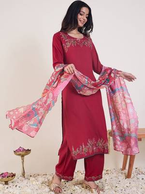 Women Floral Embroidered Regular Thread Work Kurta with Palazzos & With Dupatta 1