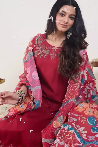 Women Floral Embroidered Regular Thread Work Kurta with Palazzos & With Dupatta