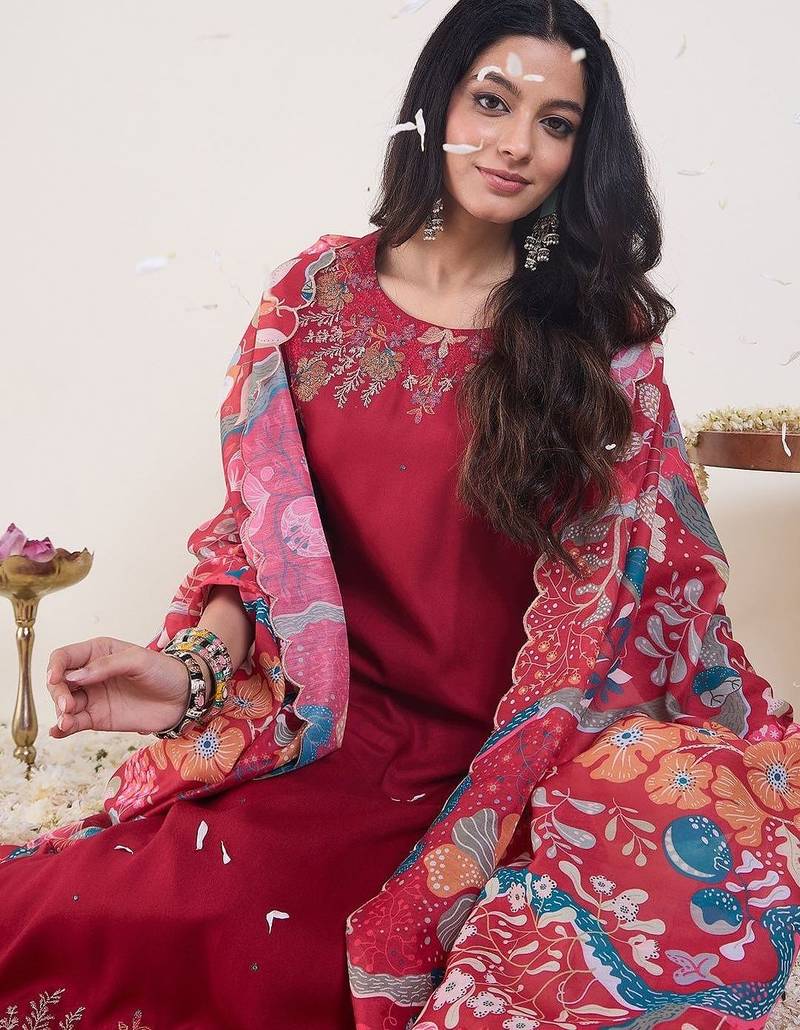 Women Floral Embroidered Regular Thread Work Kurta with Palazzos & With Dupatta