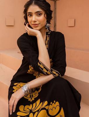 Women Ethnic Motifs Printed Regular Kurta with Palazzos 4