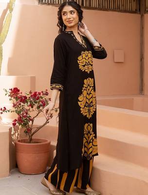 Women Ethnic Motifs Printed Regular Kurta with Palazzos 6